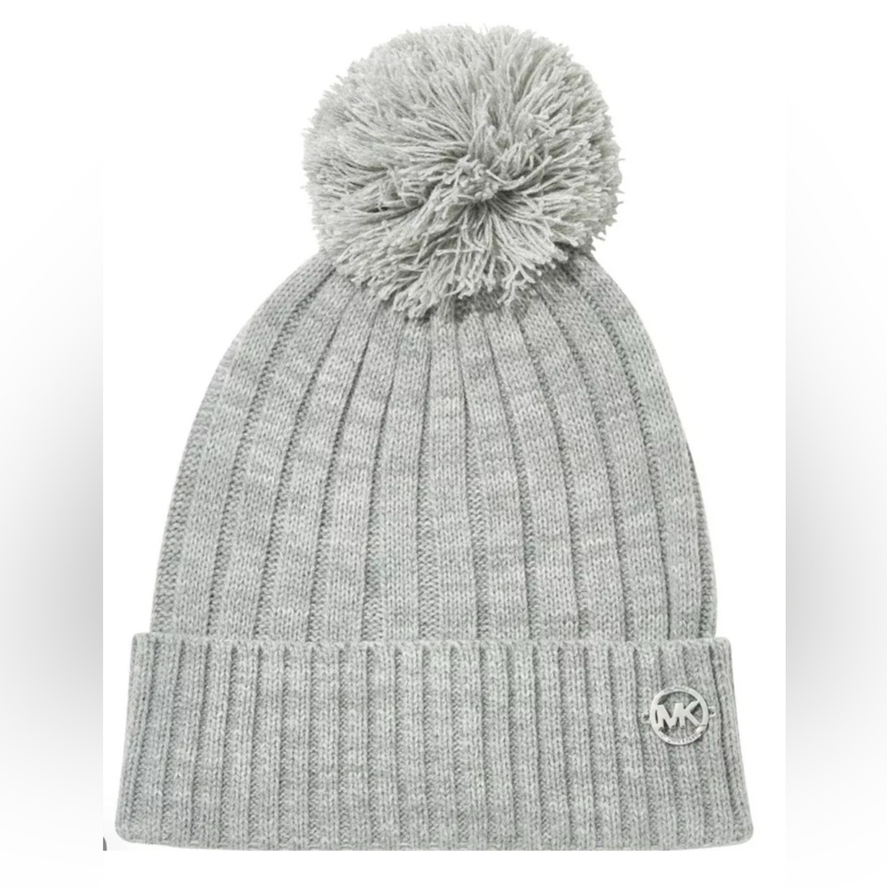 Michael Kors Women’s Stylish Grey/Silver Knit Designer Pom-Pom Beanie. NWT!